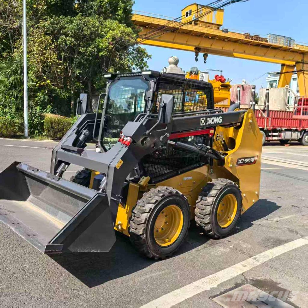 XCMG XC 7-SR 07 B لوادر انزلاقية التوجيه