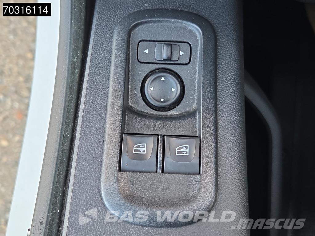 Renault Master 145PK Furgón Caja Cerrada – LED - Navegació Muut autot