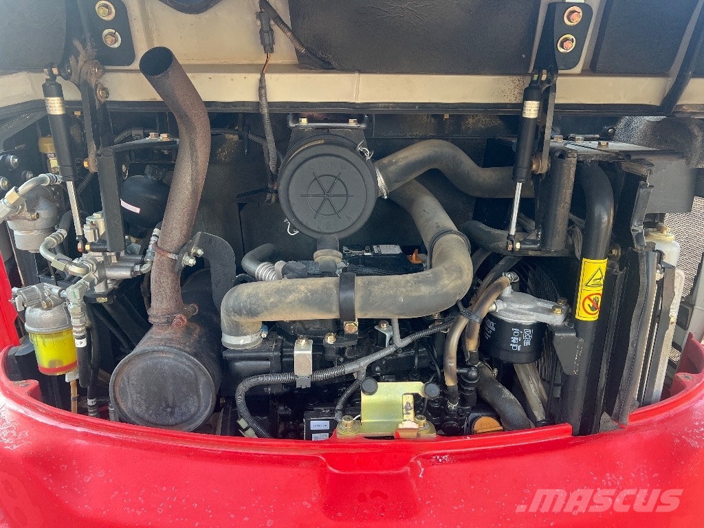 Takeuchi TB230 Мини екскаватори < 7 т