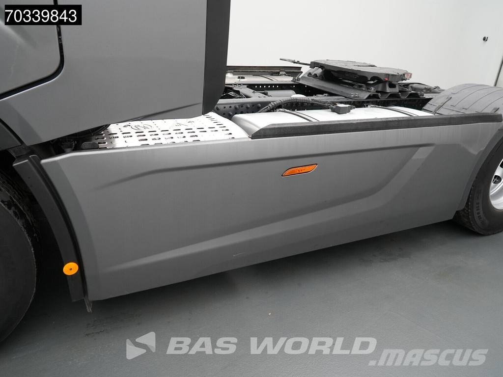 Iveco S-Way 570 4X2 Retarder 2x Tanks Standklima Navi AC Tracteur routier