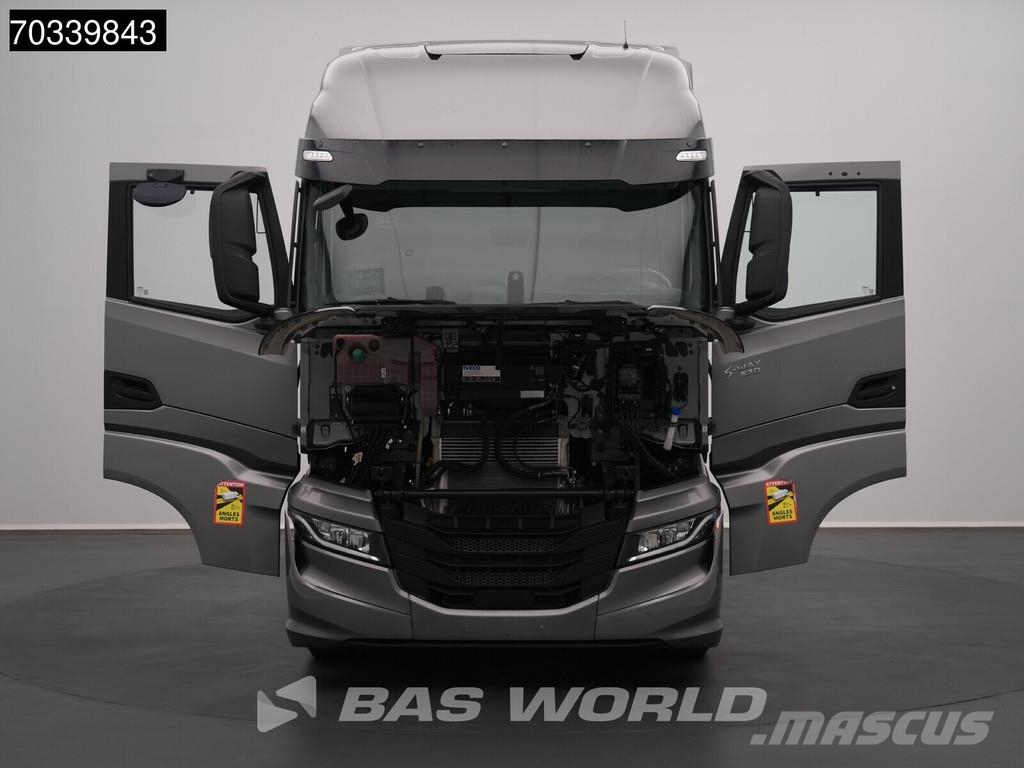 Iveco S-Way 570 4X2 Retarder 2x Tanks Standklima Navi AC Tracteur routier
