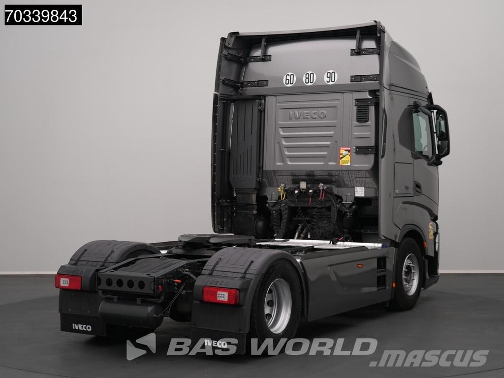 Iveco S-Way 570 4X2 Retarder 2x Tanks Standklima Navi AC Tracteur routier