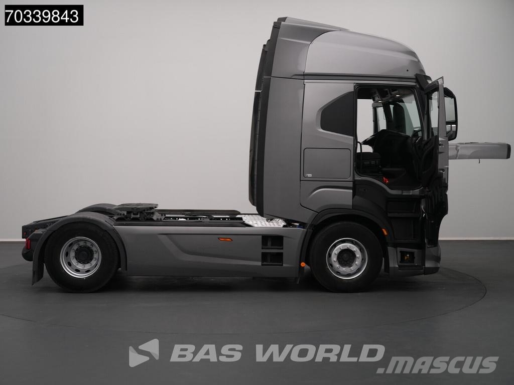 Iveco S-Way 570 4X2 Retarder 2x Tanks Standklima Navi AC Tracteur routier