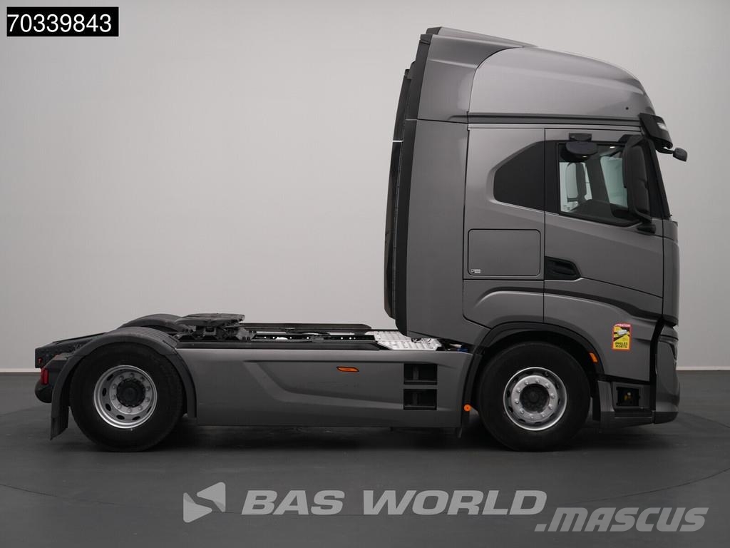 Iveco S-Way 570 4X2 Retarder 2x Tanks Standklima Navi AC Tracteur routier