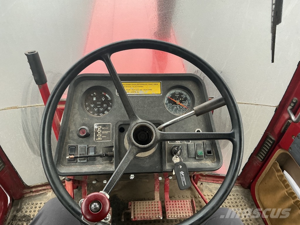 International 956 XL Traktoren