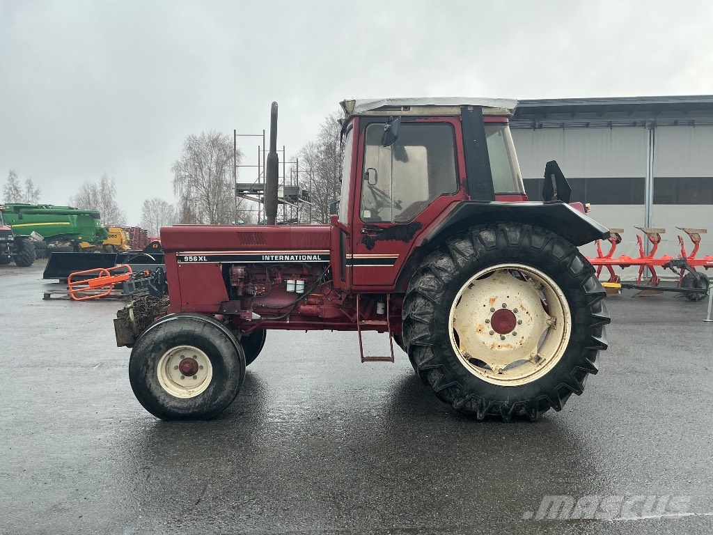 International 956 XL Traktoren