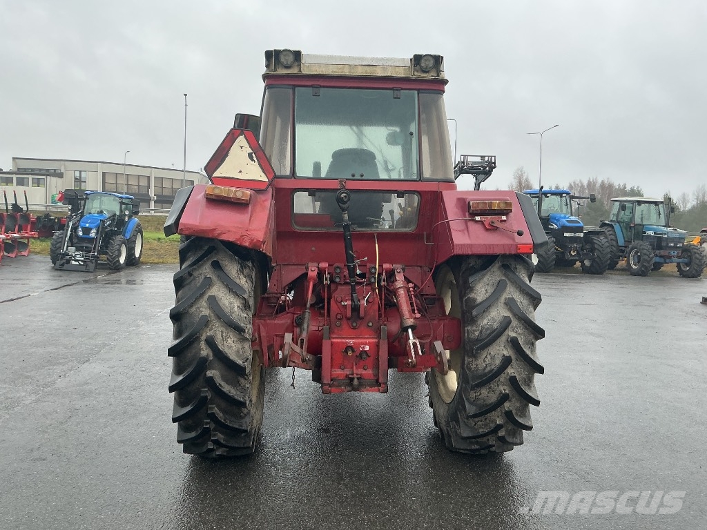 International 956 XL Traktoren