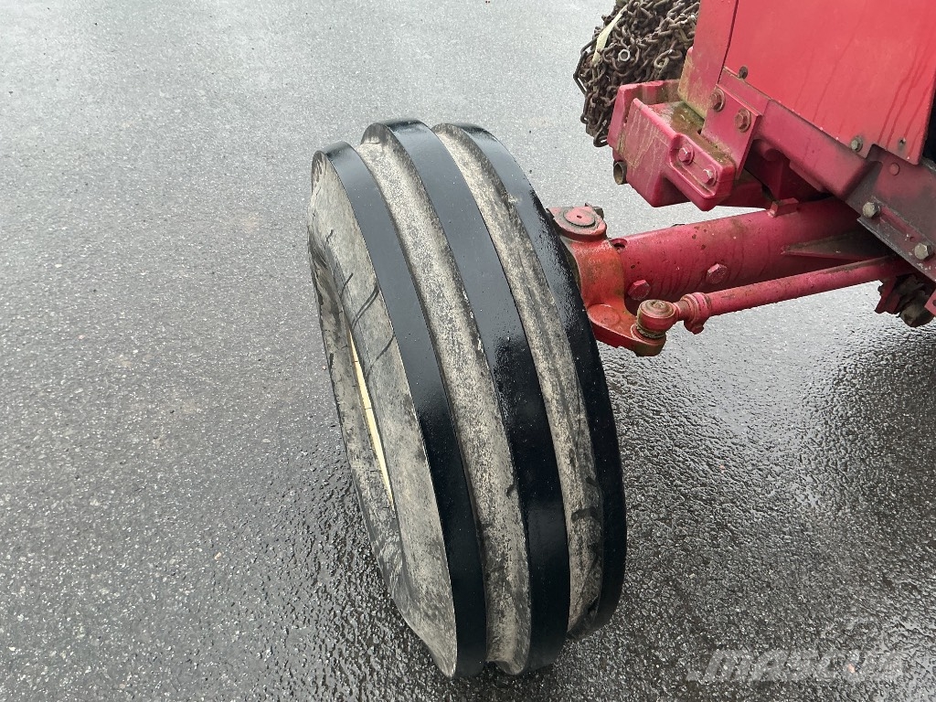 International 956 XL Traktoren