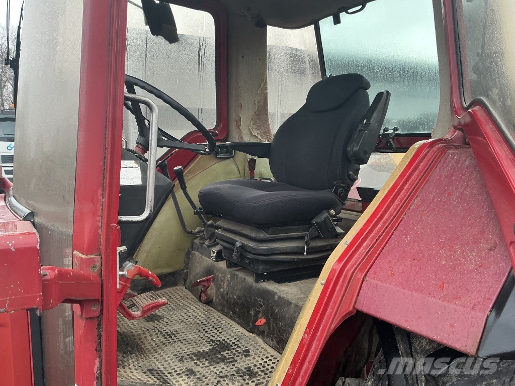 International 956 XL Traktoren