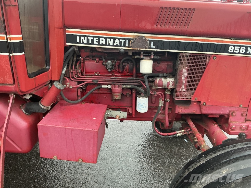 International 956 XL Traktoren