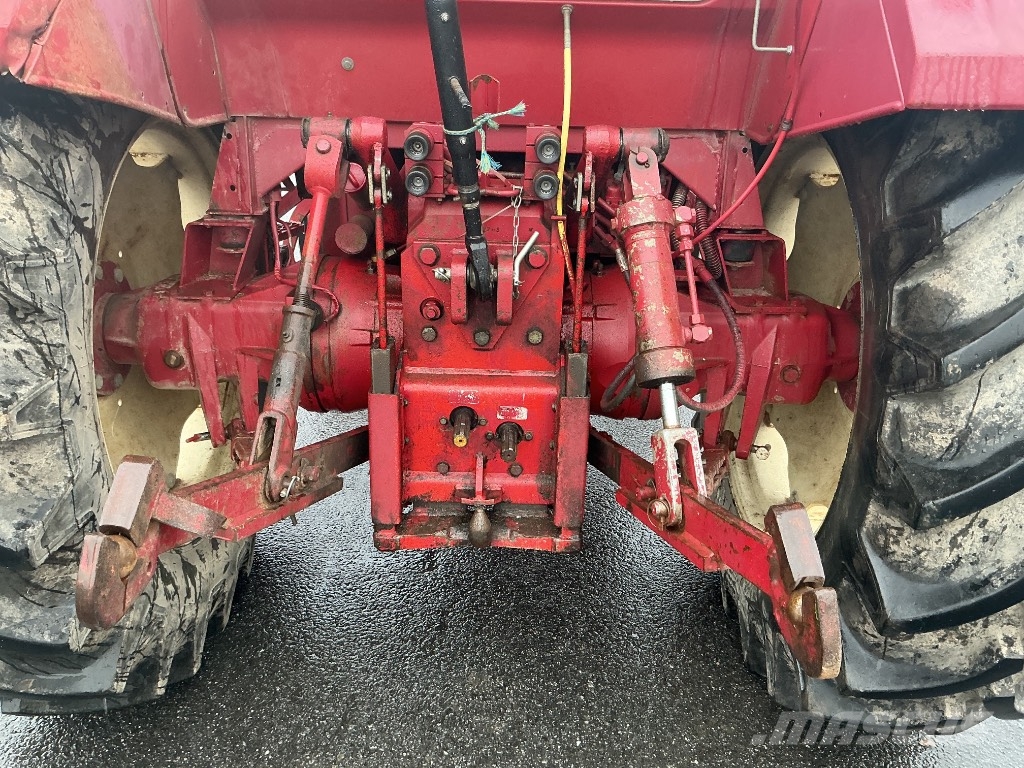 International 956 XL Traktoren