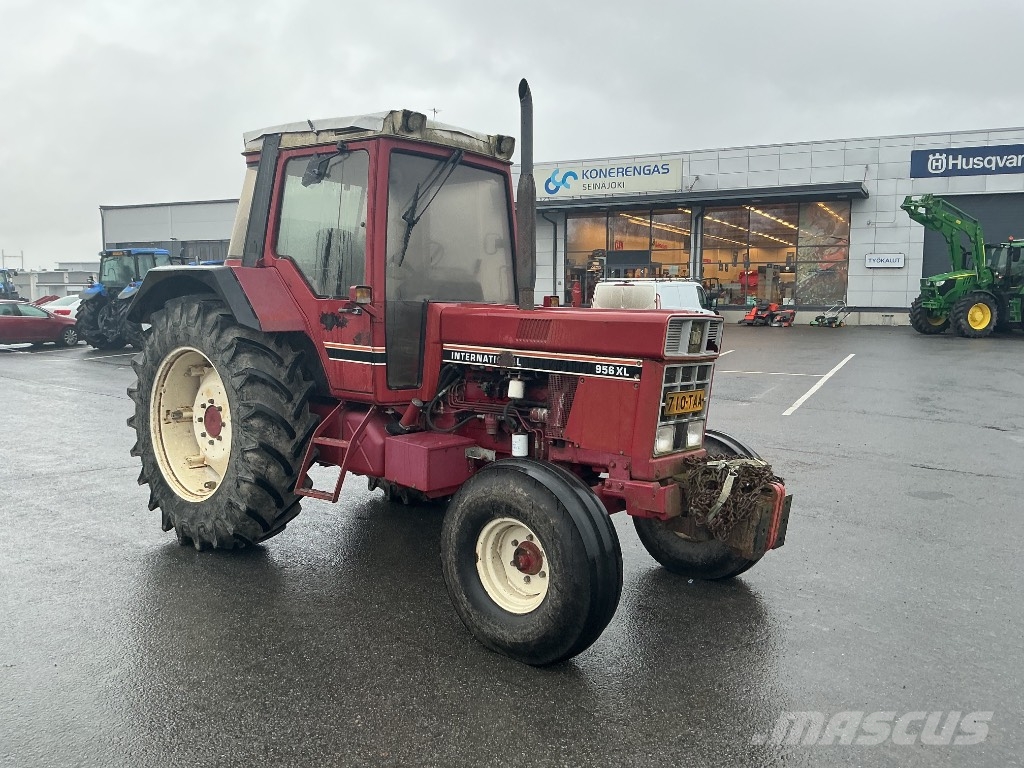 International 956 XL Traktoren
