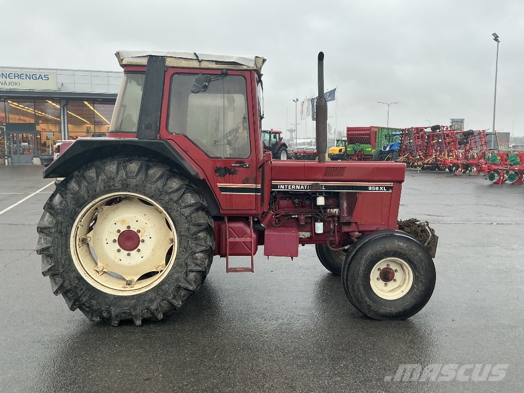 International 956 XL Traktoren