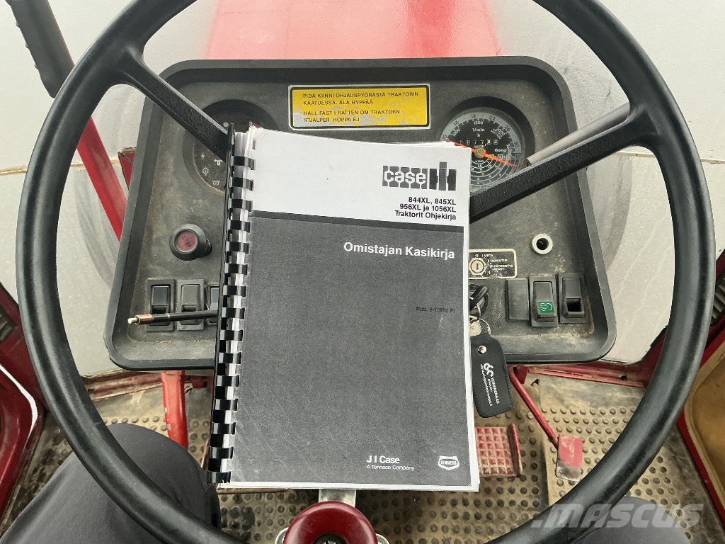 International 956 XL Traktoren
