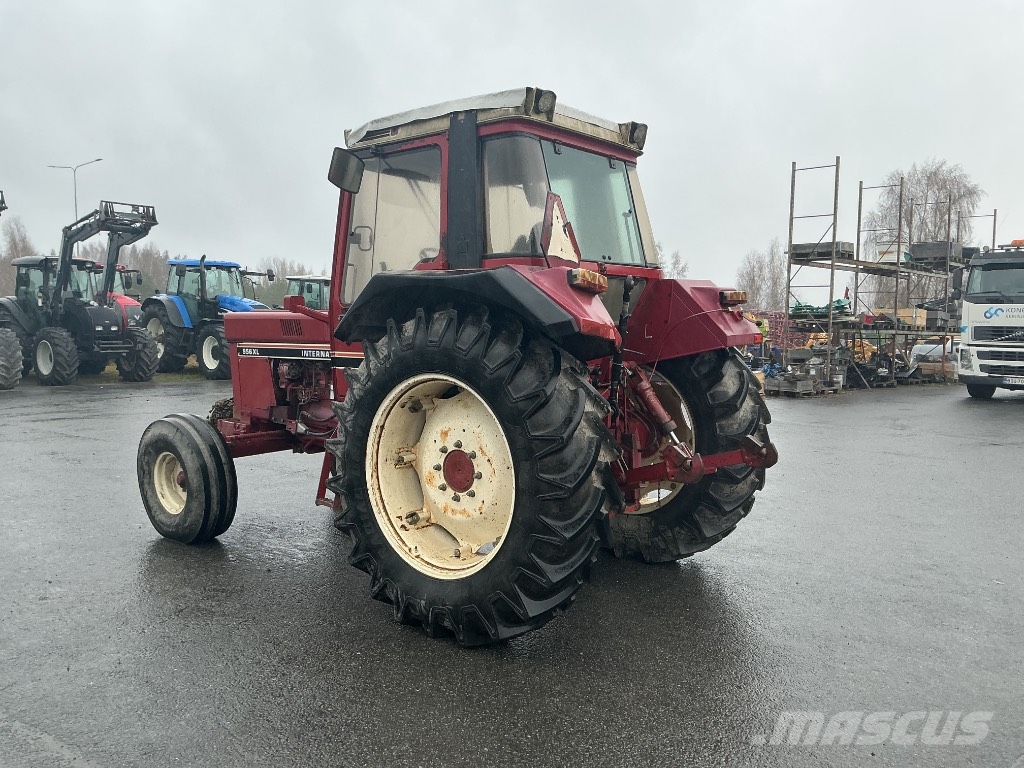International 956 XL Traktoren