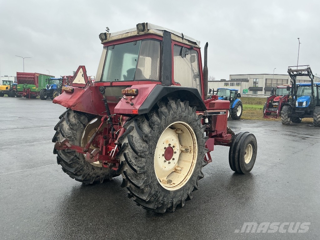 International 956 XL Traktoren
