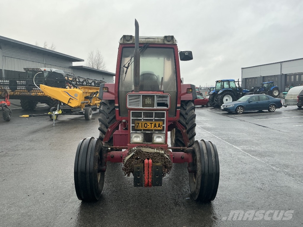International 956 XL Traktoren