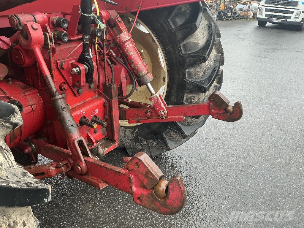 International 956 XL Traktoren