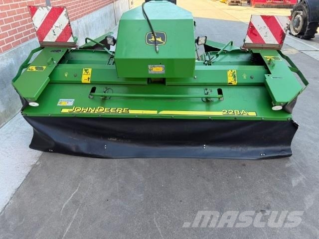 John Deere Achter 331 + Front 228 A Podadoras