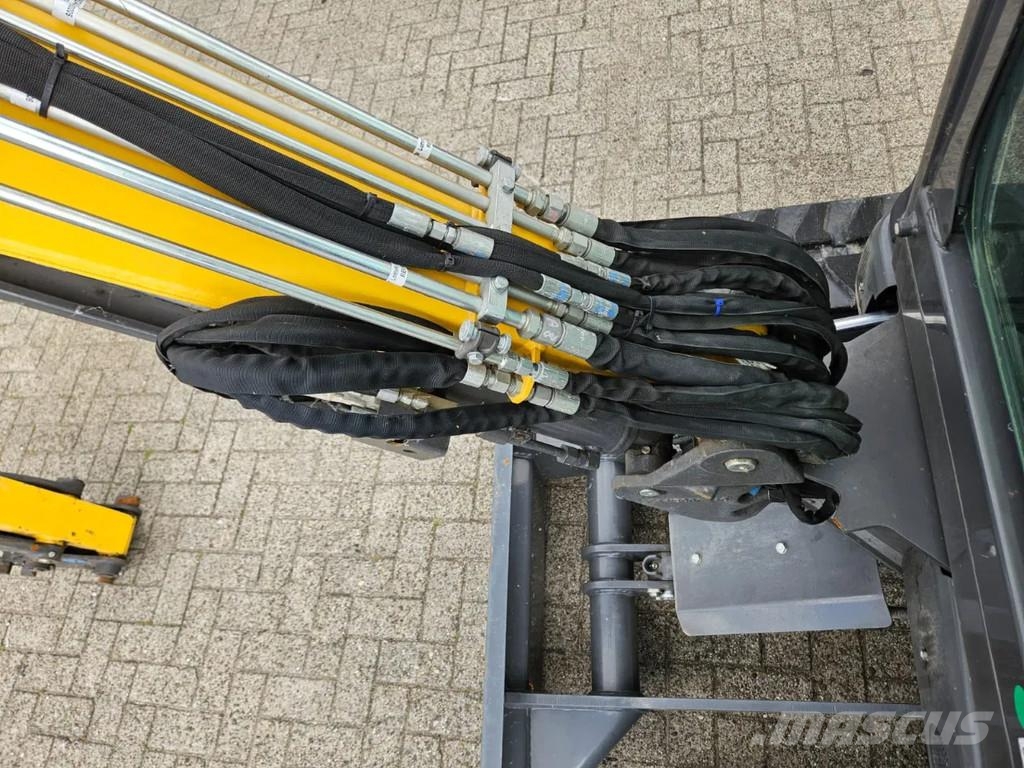 New Holland E25D minikraan ミニクレーン