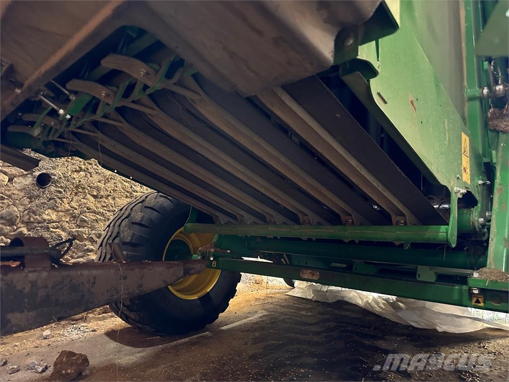 John Deere V461M Rulo balya makinalari