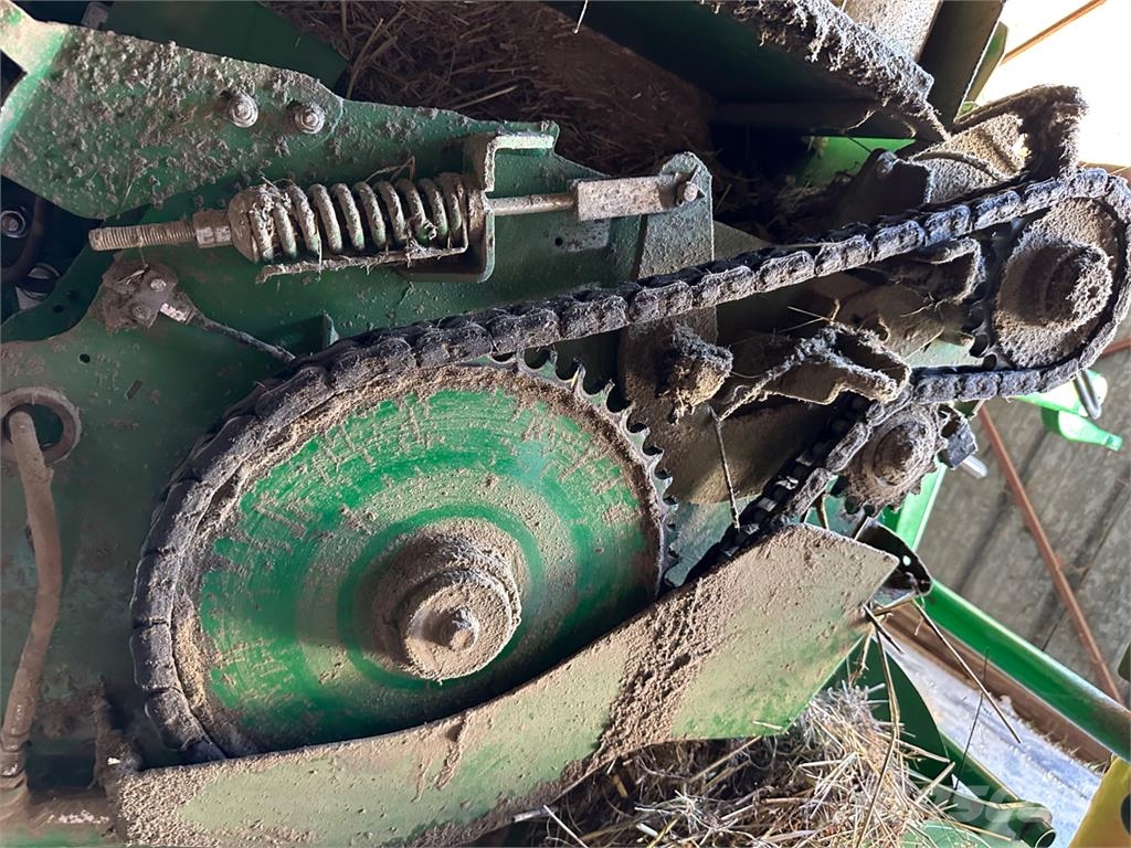 John Deere V461M Rundballenpressen