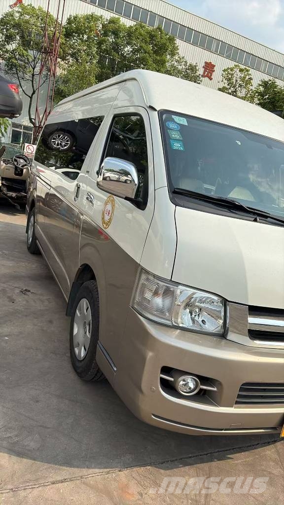 Toyota Hiace Commuter Furgonetas /Furgón