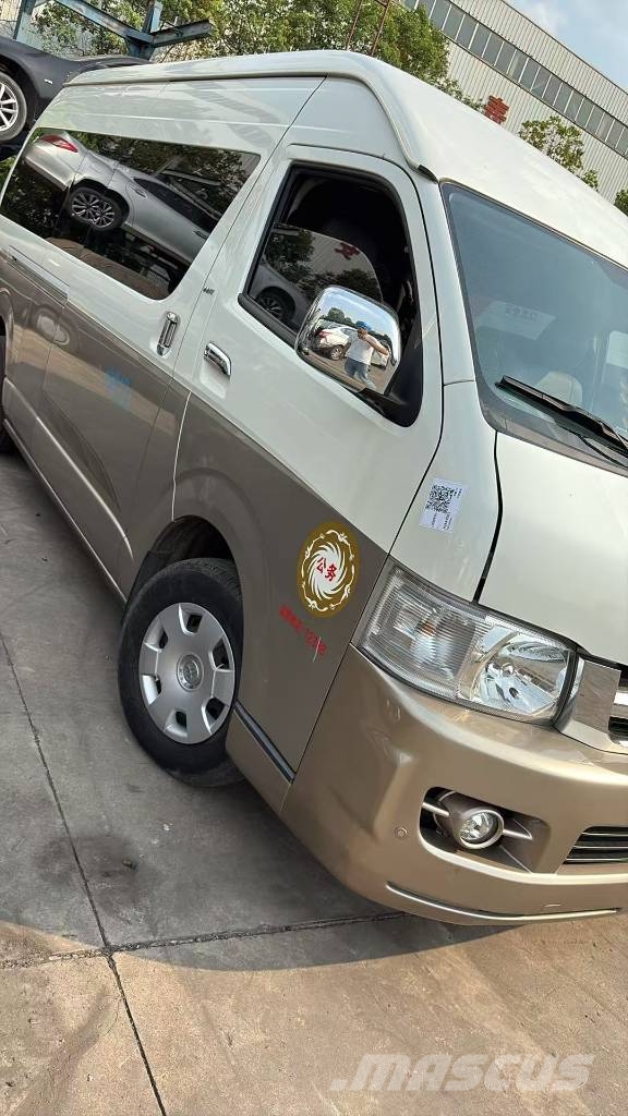 Toyota Hiace Commuter Furgonetas /Furgón
