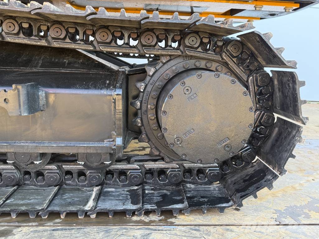 JCB 205 *2026 Model* New / Unused / Hammer Lines 大型油圧ショベル12t以上(パワーショベル・ユンボ)
