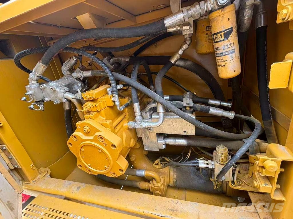 CAT 390 D L ME Raupenbagger