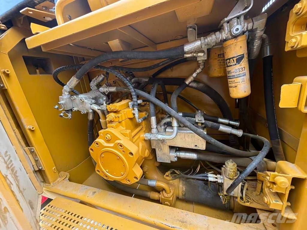 CAT 390 D L ME Raupenbagger