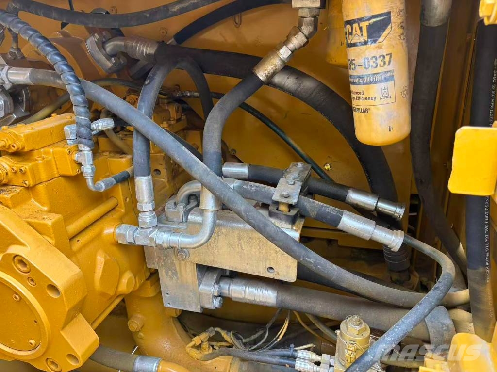CAT 390 D L ME Raupenbagger