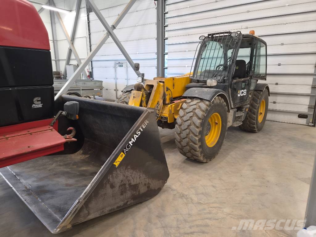 JCB 541-70 AGS Lauksaimniecības pacēlāji