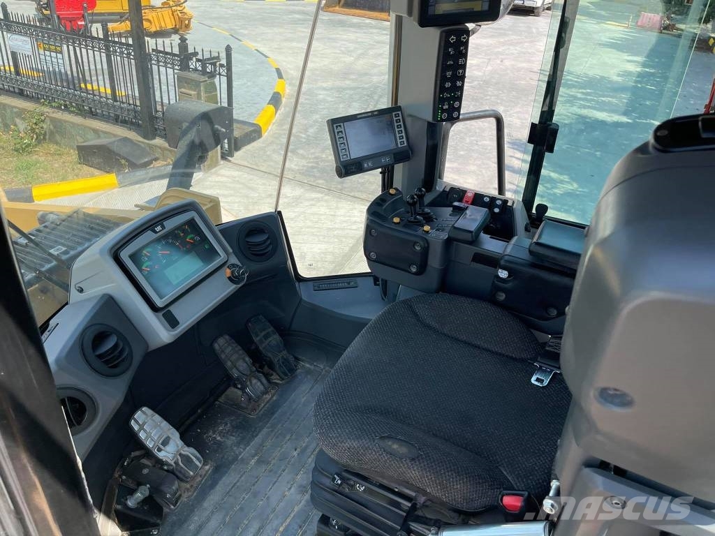CAT 972M II Gumikerekes homlokrakodók