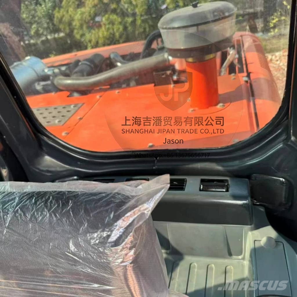 Hitachi ZX 210 Bagri goseničarji