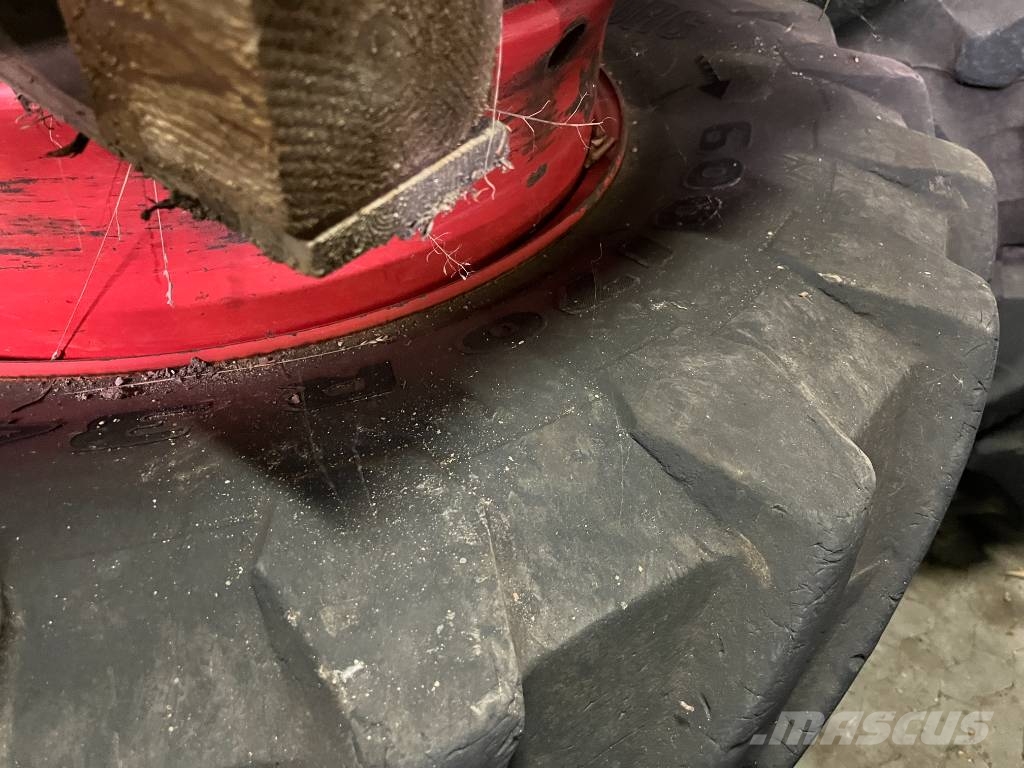 Trelleborg 710/75-42 & 600/70-34 Tyres, wheels and rims