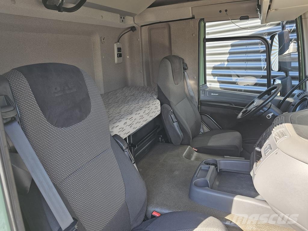 DAF CF 440 6x2 SIDE LOADER / 20 ft container Vlakke laadvloer met kraan