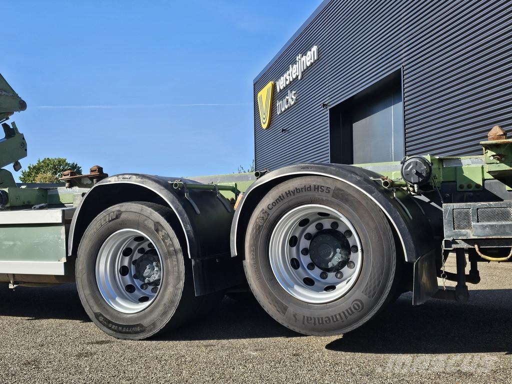 DAF CF 440 6x2 SIDE LOADER / 20 ft container Vlakke laadvloer met kraan