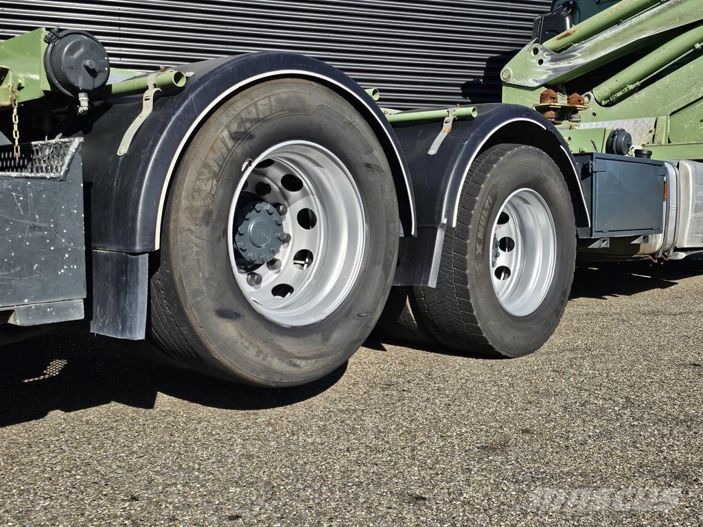 DAF CF 440 6x2 SIDE LOADER / 20 ft container Vlakke laadvloer met kraan