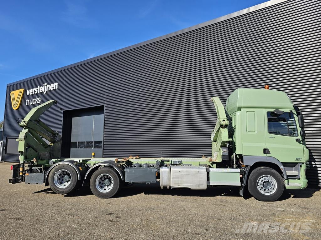 DAF CF 440 6x2 SIDE LOADER / 20 ft container Vlakke laadvloer met kraan