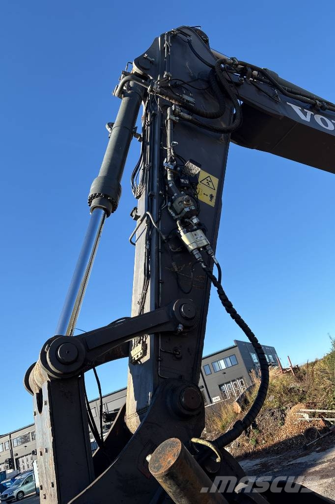 Volvo EC 380 EL, Med Leica 3D Bagri goseničarji