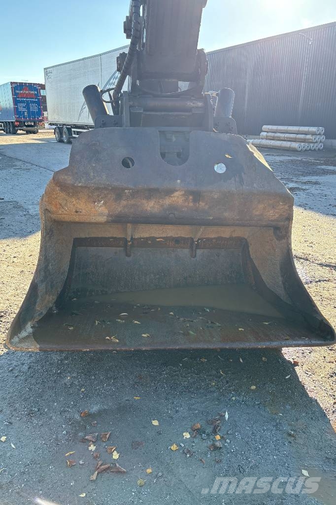 Volvo EC 380 EL, Med Leica 3D Bagri goseničarji