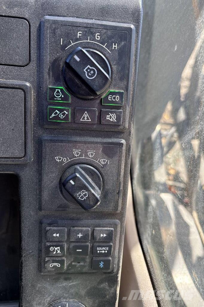 Volvo EC 380 EL, Med Leica 3D Bagri goseničarji