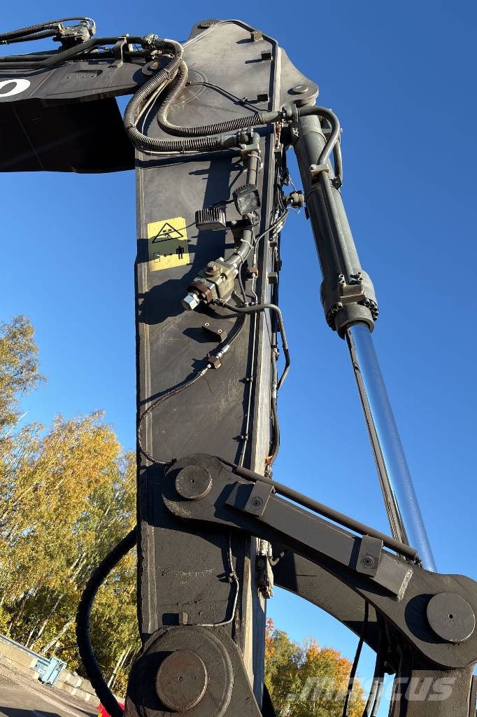 Volvo EC 380 EL, Med Leica 3D Bagri goseničarji