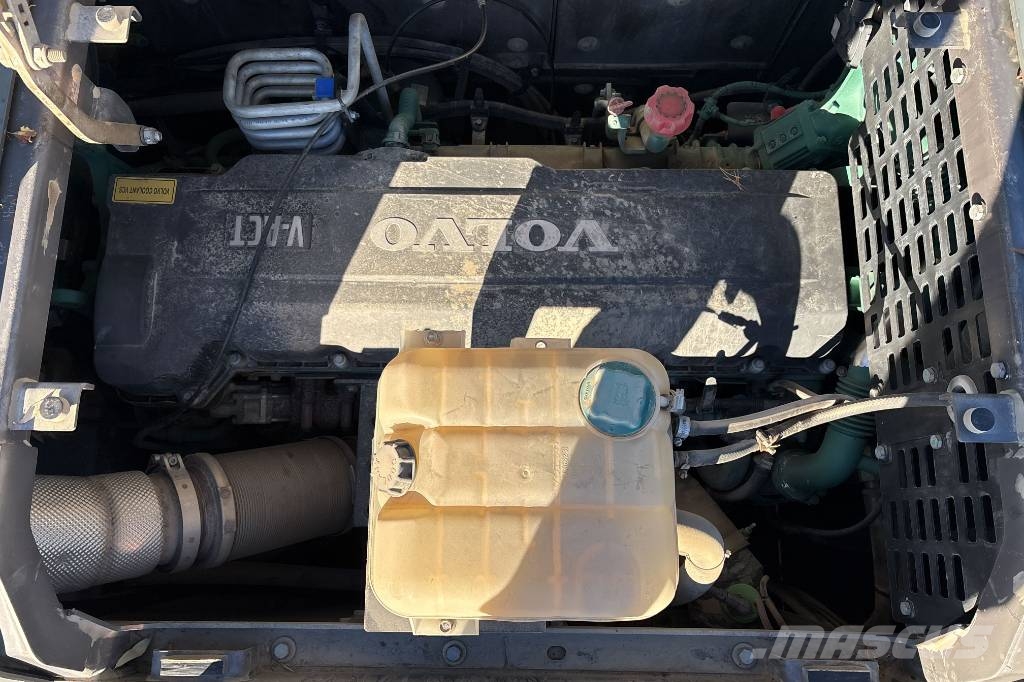 Volvo EC 380 EL, Med Leica 3D Bagri goseničarji