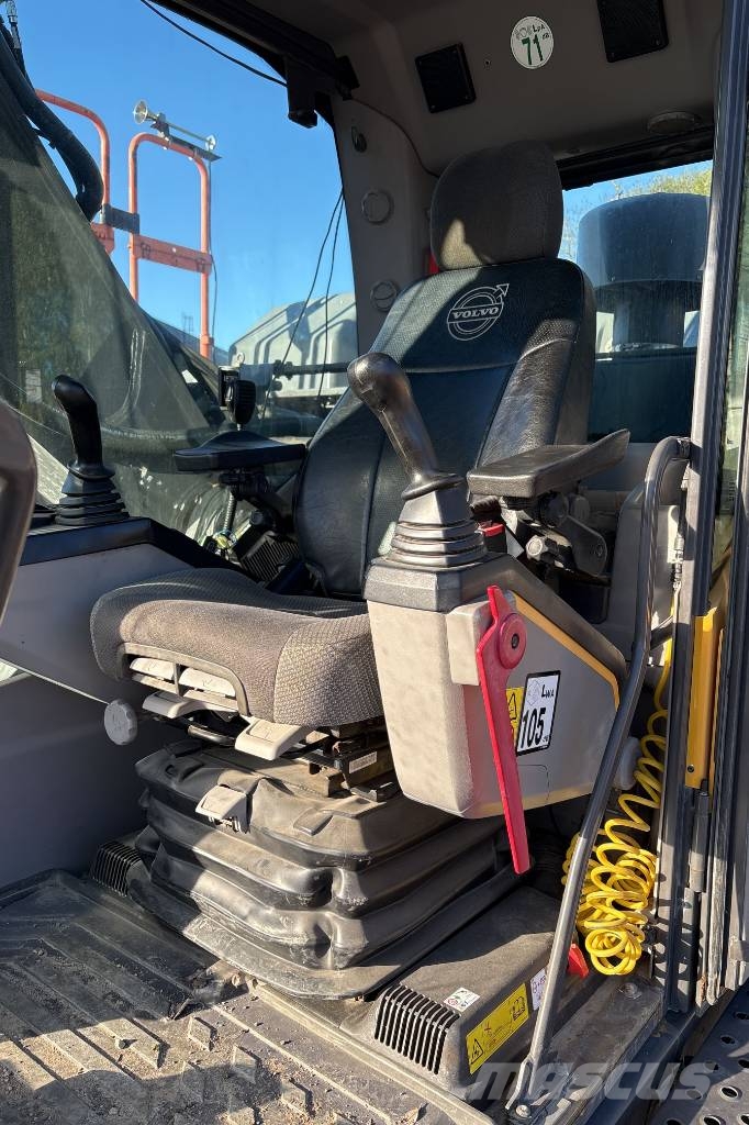 Volvo EC 380 EL, Med Leica 3D Bagri goseničarji