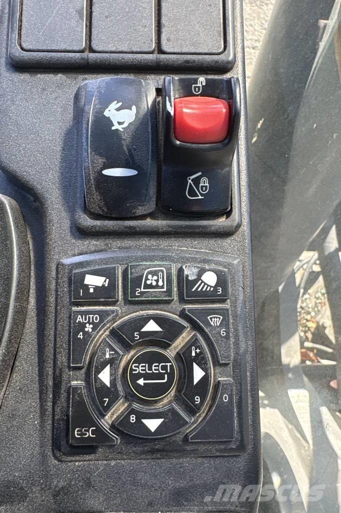 Volvo EC 380 EL, Med Leica 3D Bagri goseničarji