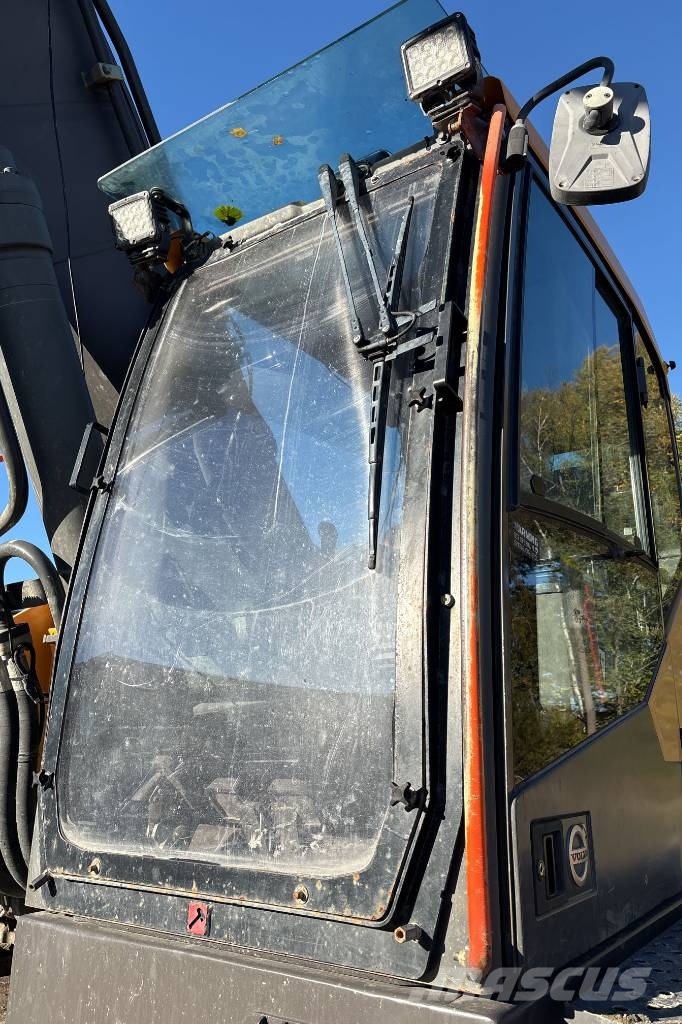 Volvo EC 380 EL, Med Leica 3D Bagri goseničarji