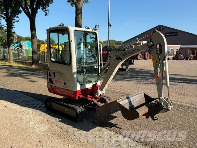 Takeuchi TB 216 Mini bagri <7t