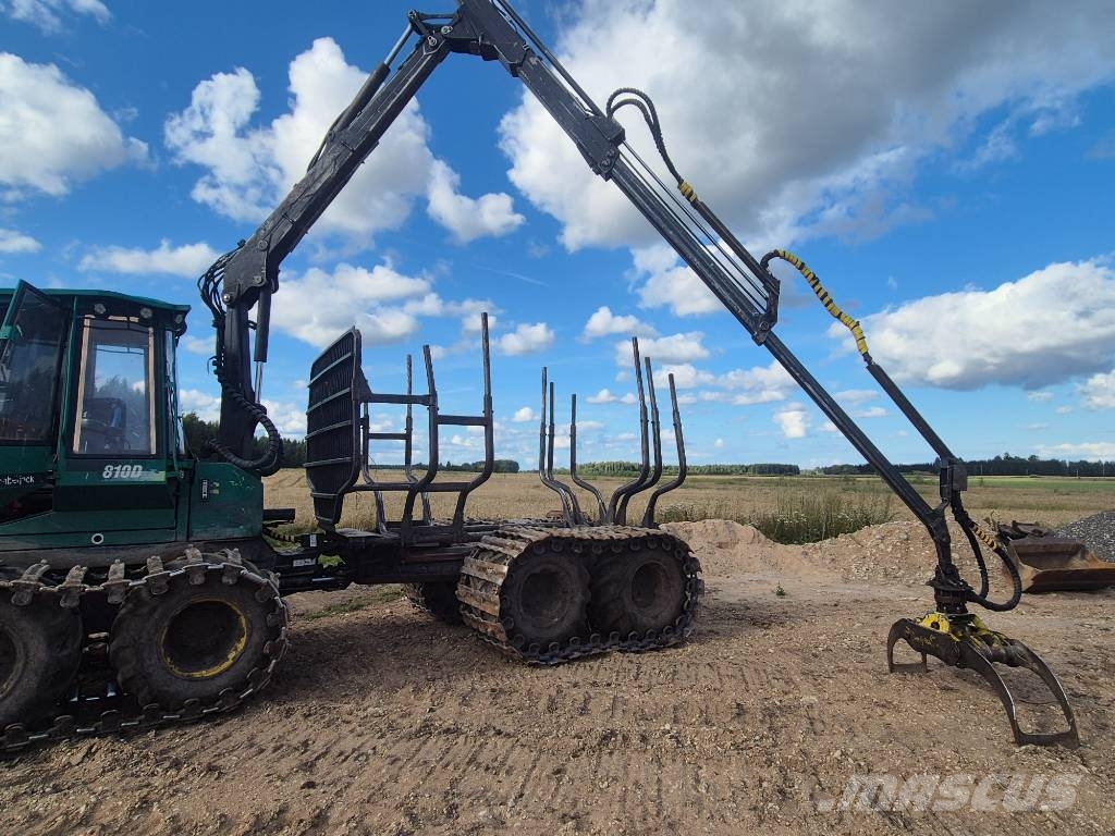John Deere 810 D شاحنات